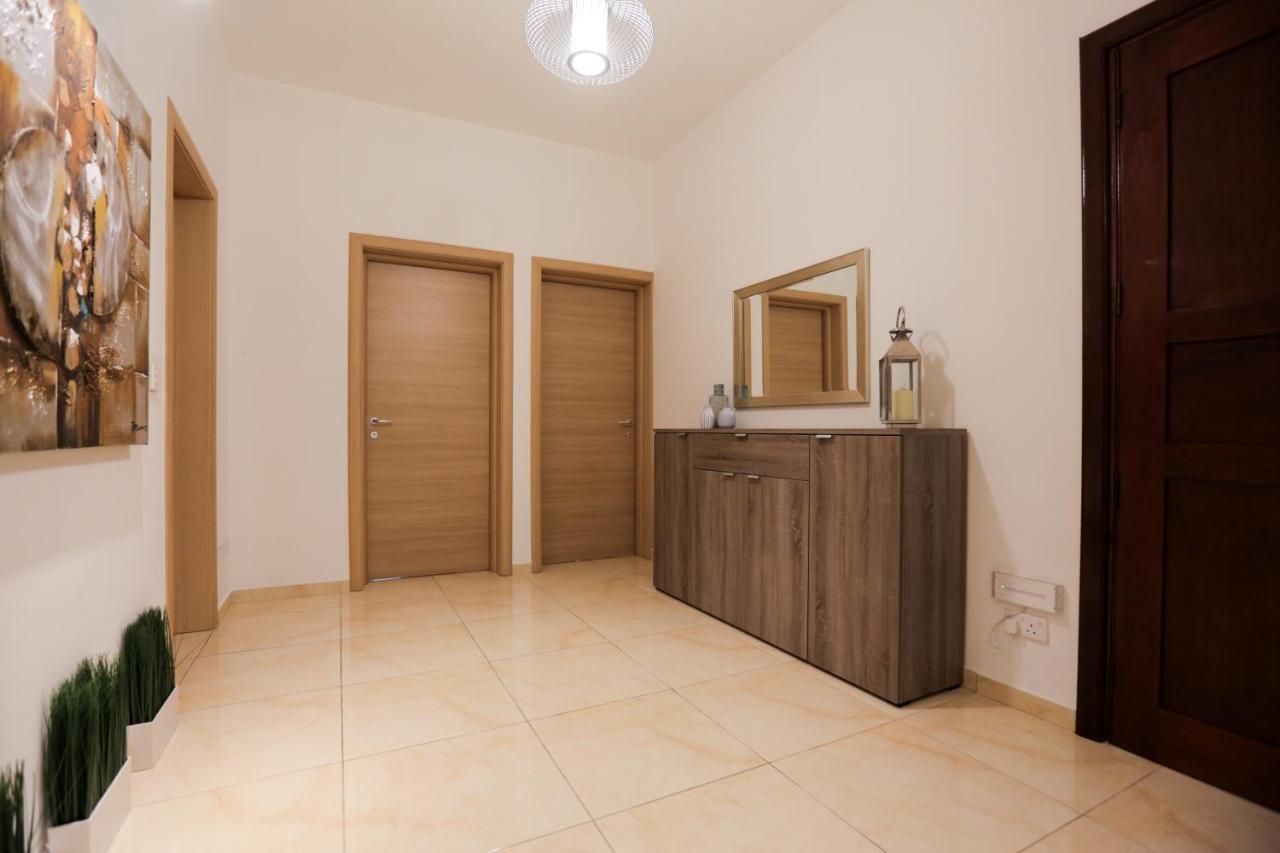 Valletta Triton Apartment Luaran gambar