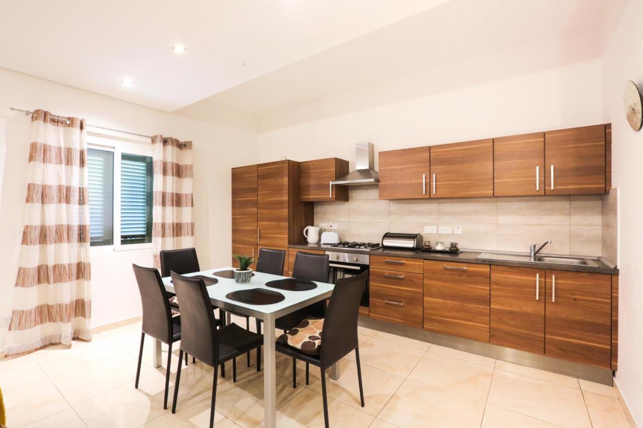 Valletta Triton Apartment Luaran gambar